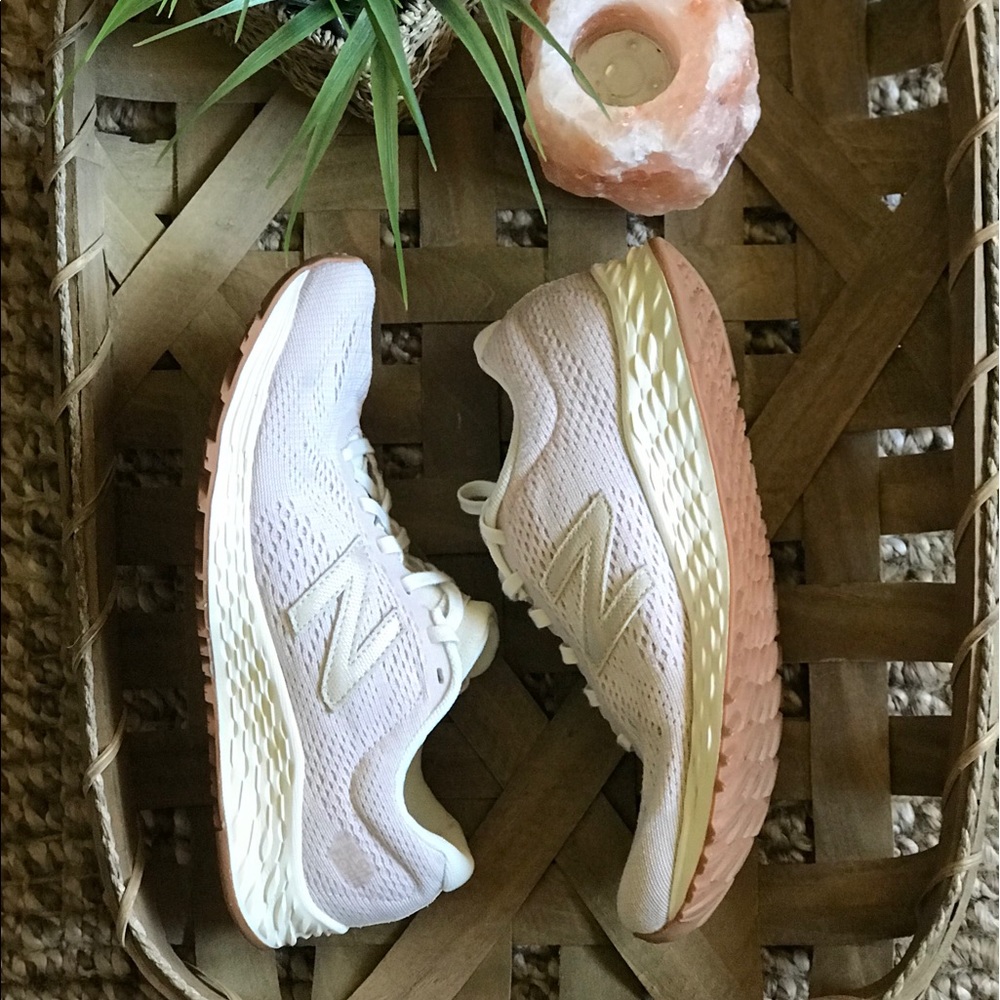 New Balance sneakers/light pink/size 8